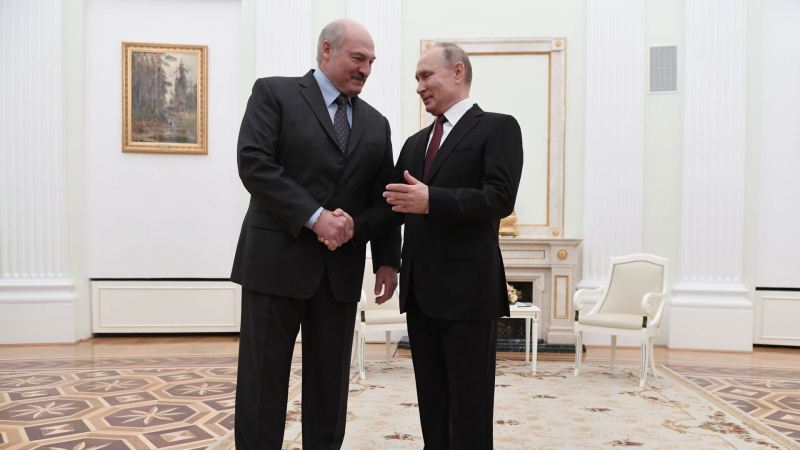 Лукашенко совершит визит в Россию