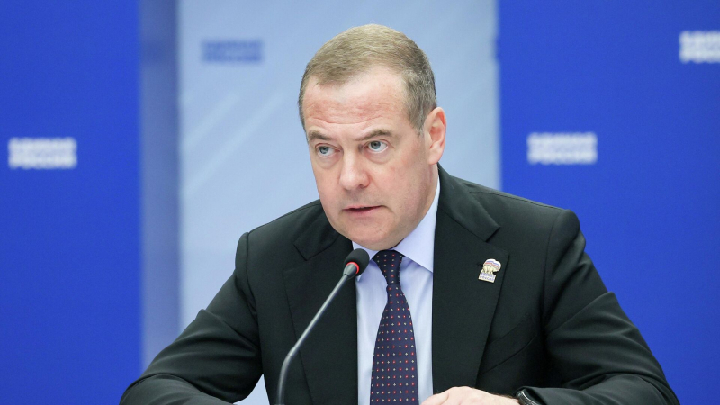 Медведев раскритиковал ликвидацию Совета Россия — НАТО