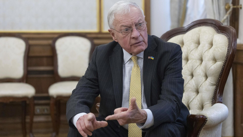 Келлог анонсировал "полезные беседы" с главой офиса Зеленского